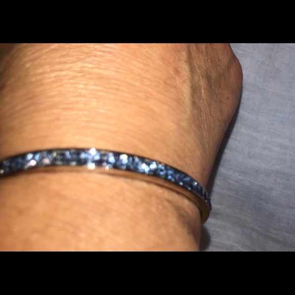 Beautiful bracelet with blue crystals. - Picture 3 of 8